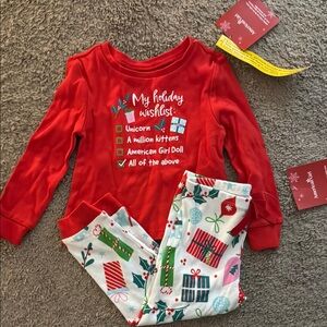 Hanna Andersson Red and White Pajama Set with Long Sleeves and Holiday Print